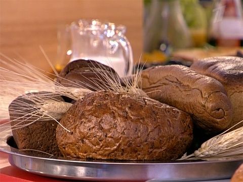 Gülümsemenizi Beyaz Tutacak 10 Yiyecek ve İyi Alışkanlık