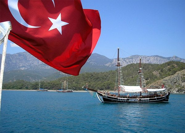 Sonbaharda Türkiye'de tatiller - dört denize